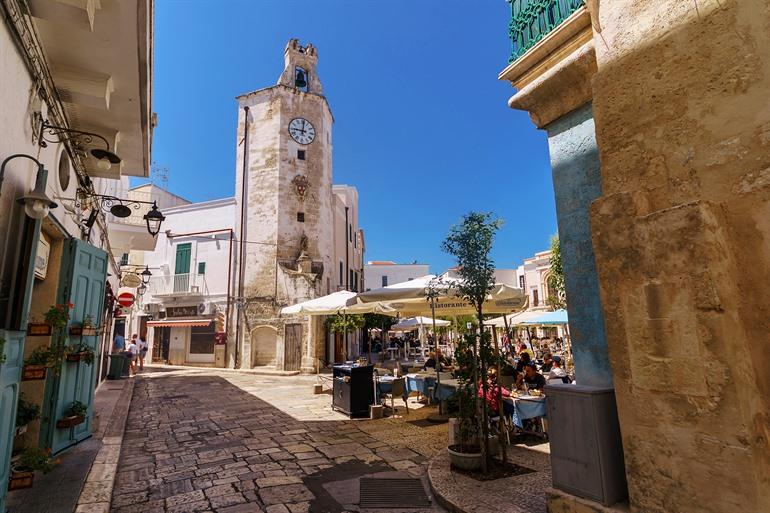 Klokkentoren op Piazza Giuseppe Garibaldi, Monopoli