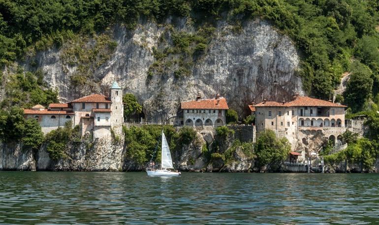 Kloostercomplex Santa Caterina del Sasso, Lago Maggiore