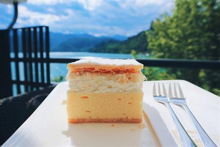 Kremna Rezina, roomcake uit de Sloveense keuken