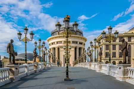 Kunstbrug van Skopje bezoeken, Noord-Macedonië