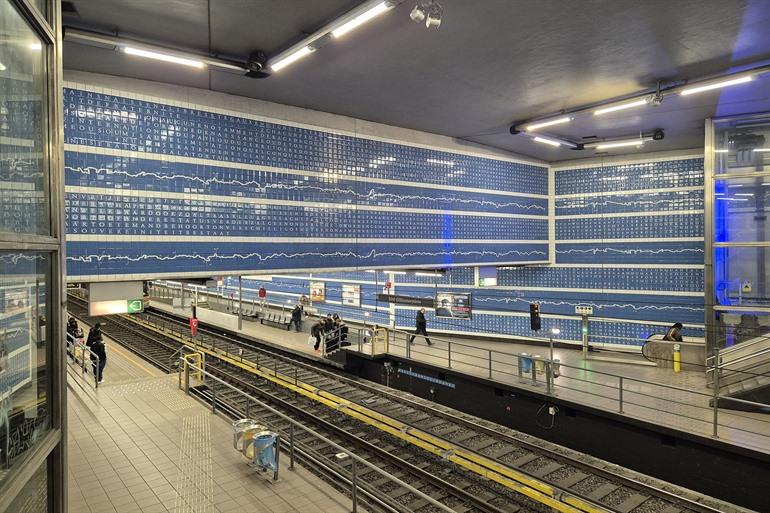 Kunstwerk in het metrostation Voorplein van Sint-Gillis
