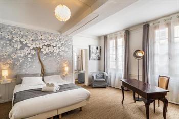 LA COUR DES DAMES appartement boeken