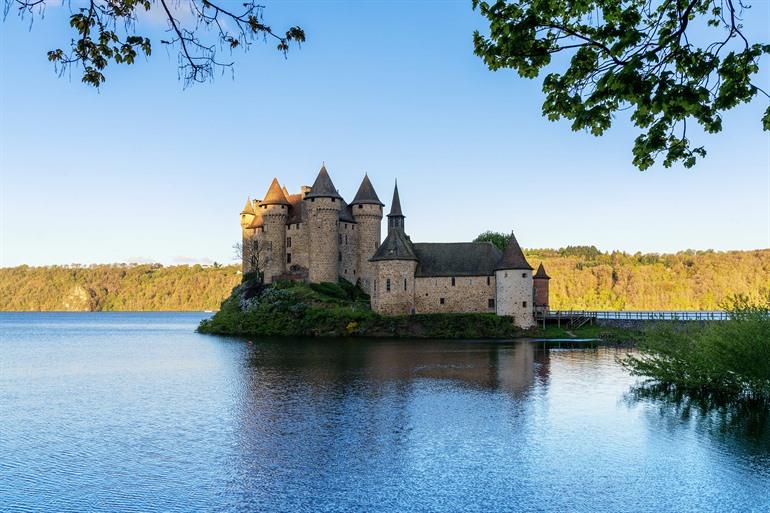 Lac de Bort-les-Orgues en Château de Val