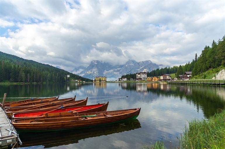 Lago di Misurina aan de voet van de Drei Zinnen
