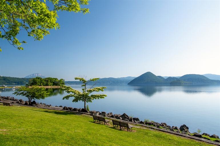 Lakeside Park en het kalme water van Lake Toya