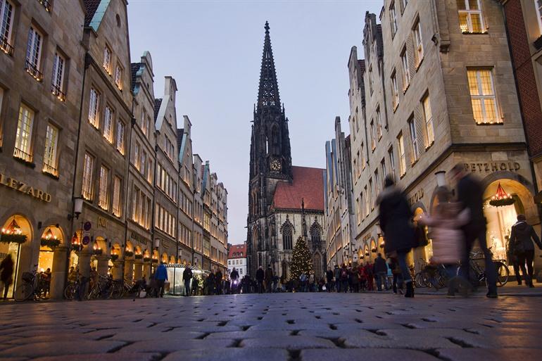 Lambertikirche en de omliggende winkelstraten Münster