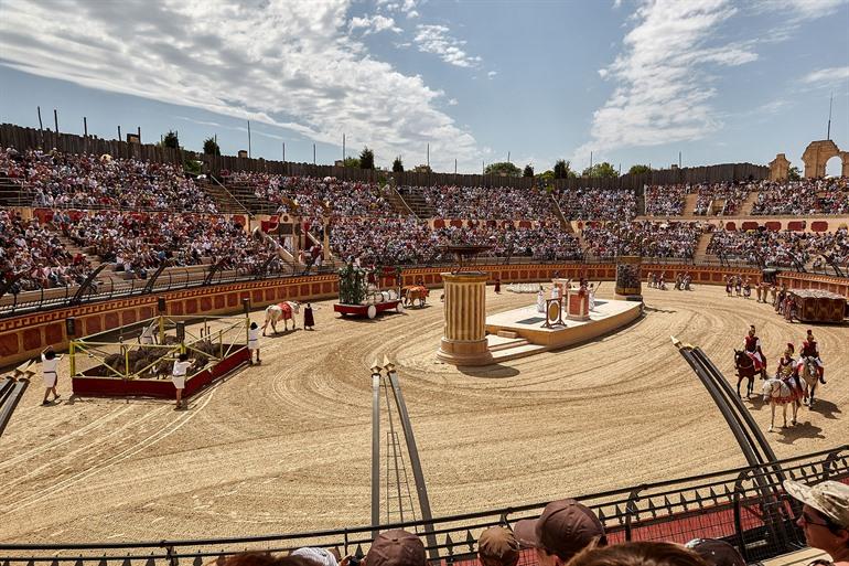 Le Signe du Triomphe bijwonen