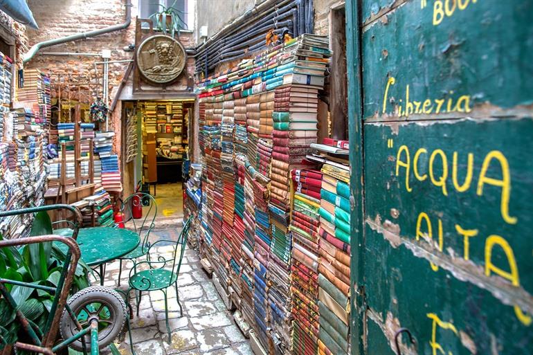 Libreria Acqua Alta in Venetië bezoeken