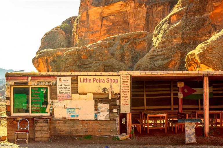 Little shop in Little Petra, Jordanië