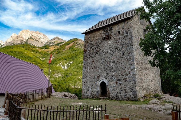 Lock-in Tower (oude verdedigingstoren van Theth)