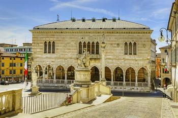 Loggia del Lionello op Piazza della Libertà, Udine