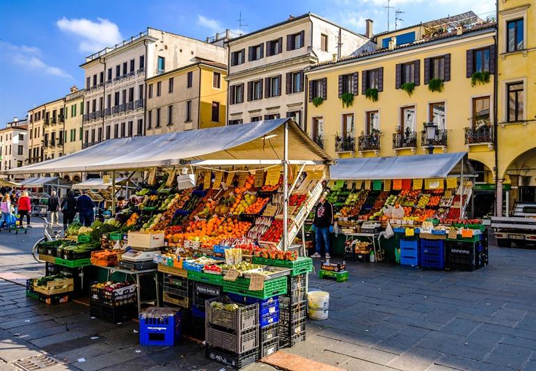 Lokale markt in Padua, Noord-Italië
