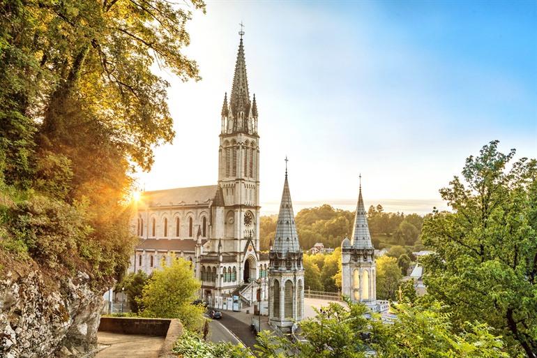 Lourdes: Rozenkransbasiliek