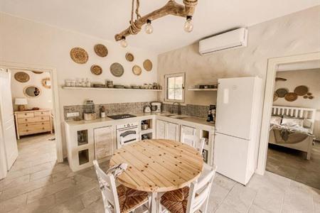 Luxe en comfort boeken bij Villa Elia op wandelafstand van Loggas Beach