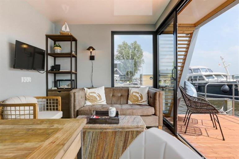 Luxe huisboot Skoft in Grou, Friesland