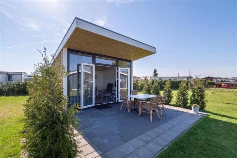 Luxe tiny House in Stroe boeken