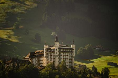 Overnachten in Gstaad: 10 verblijftips van luxehotels tot knusse chalets 