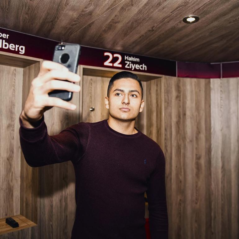 Maak een selfie in de Ajax kleedkamer