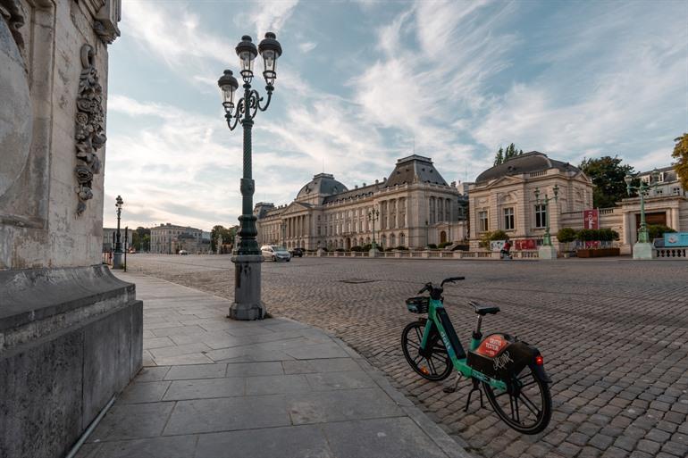 Maak een stop aan het Paleizenplein en Warandepark