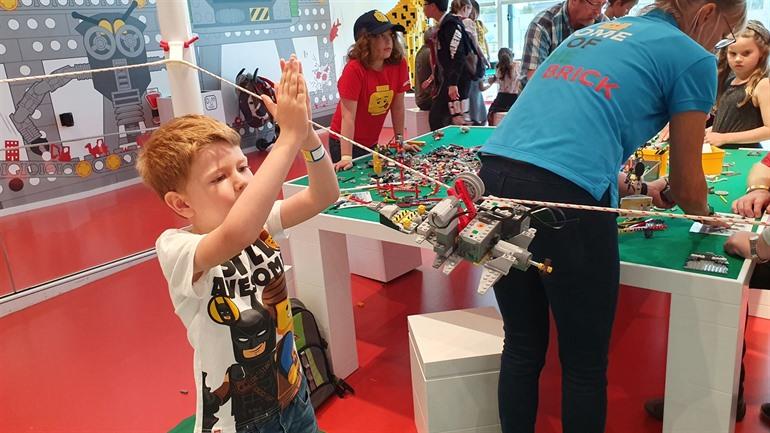 Maak je eigen ruimtetuig in het Lego House