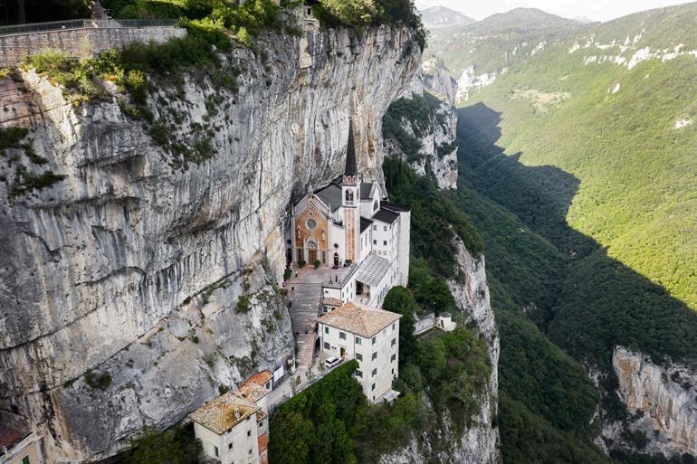 Madonna della Corona Kerk