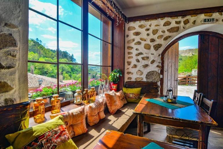 Manoleva House (Melnik) boeken