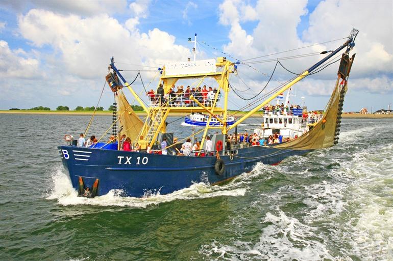 Mee op een garnaalvisser in Texel