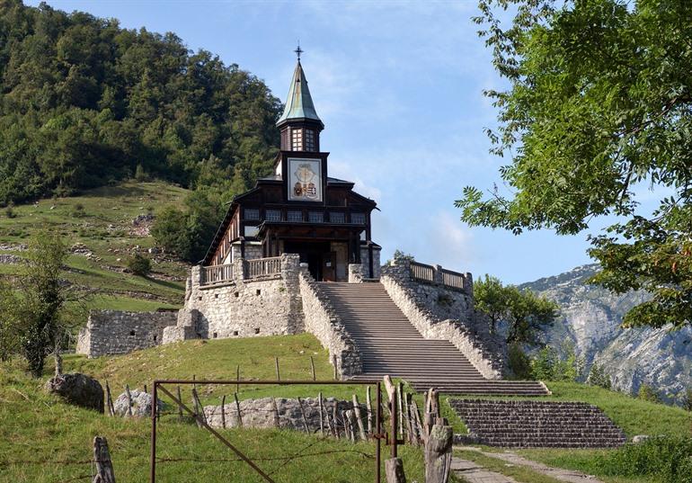 Memorial Church of the Holy Spirit bij Javorca, Slovenië