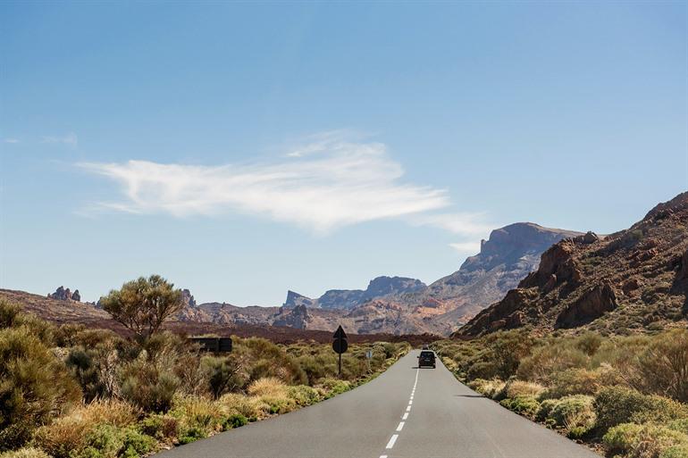 Met de auto rijden door het nationaal park El Teide