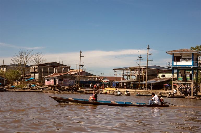 Met de boot door de wijk Belén