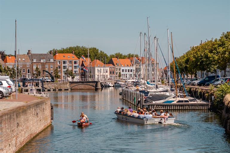 Met de boot door Middelburg