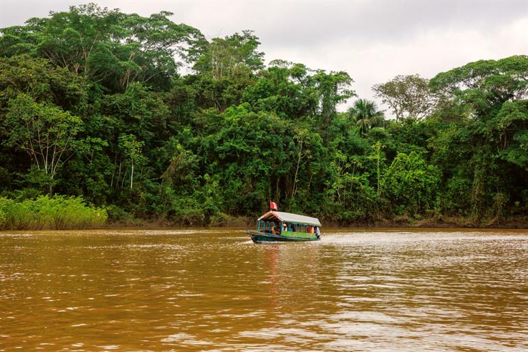 Met de boot op de Amazone in Peru