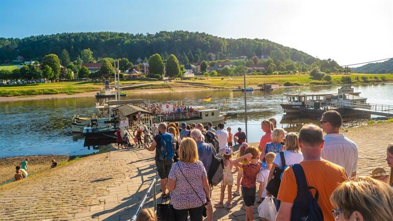 Met de ferry door Saksisch Zwitserland
