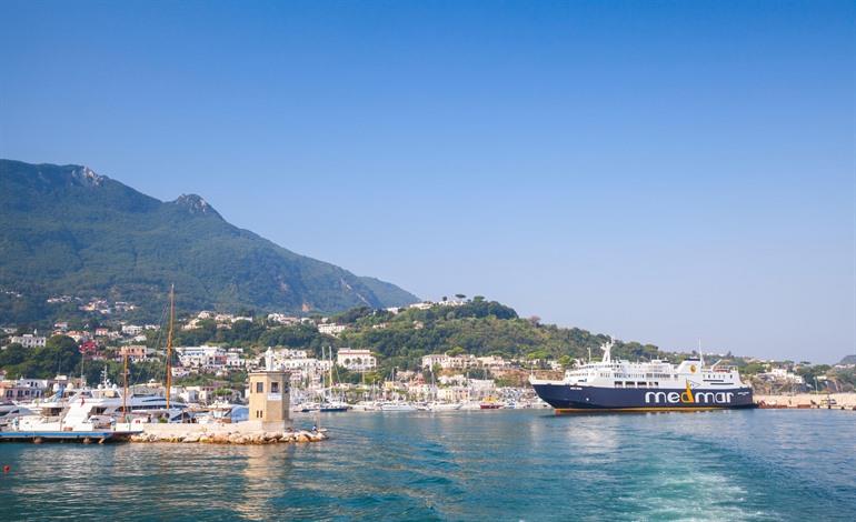 Met de ferry naar Ischia