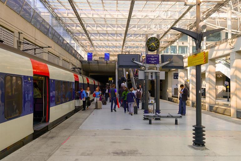 Met de RER-trein naar het stadscentrum van Parijs