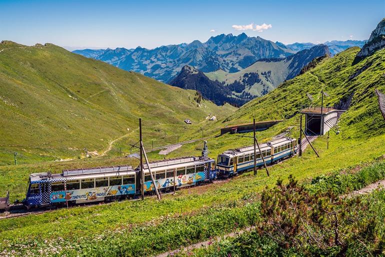 Met de tandradbaan van Montreux tot Rochers-de-Naye