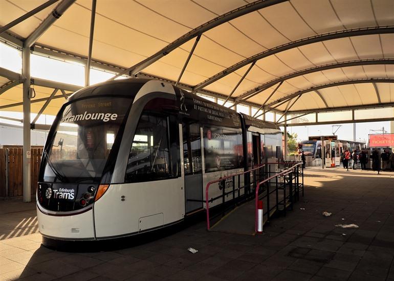 Met de tram van Edinburgh Airport naar centrum