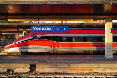 Met de trein naar Venezia Santa Lucia