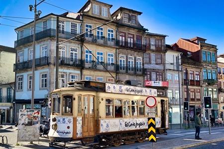 Met een authentieke tram door Porto