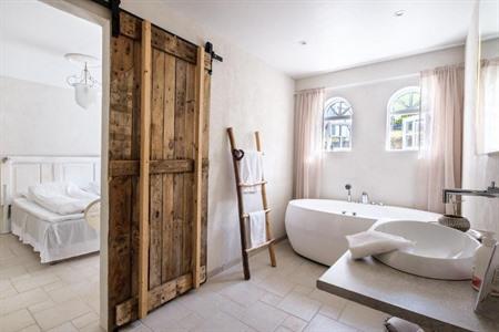 Middenklasse: visitHOMES Faroe Islands in Leirvík boeken