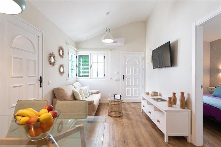 Modern and New Beachfront Apartment boeken