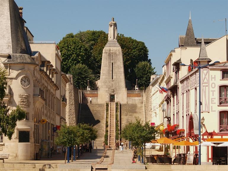 Monument a la Victoire in Verdun