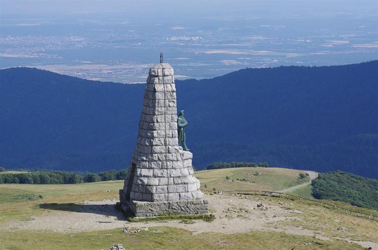 Monument op de top van de Grand Ballon