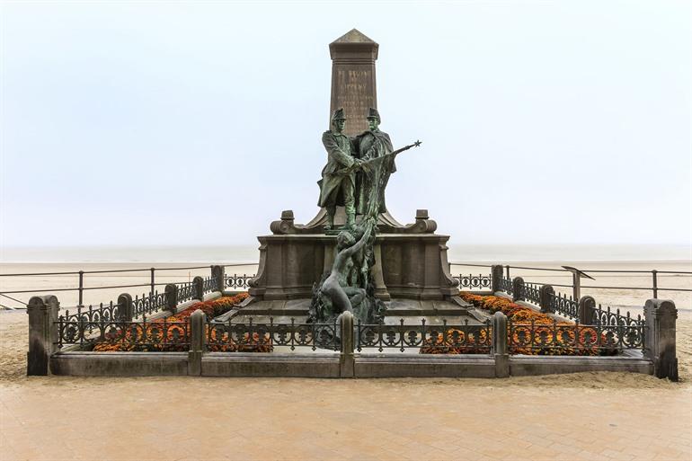Monument voor Lippens en De Bruyne in Blankenberge