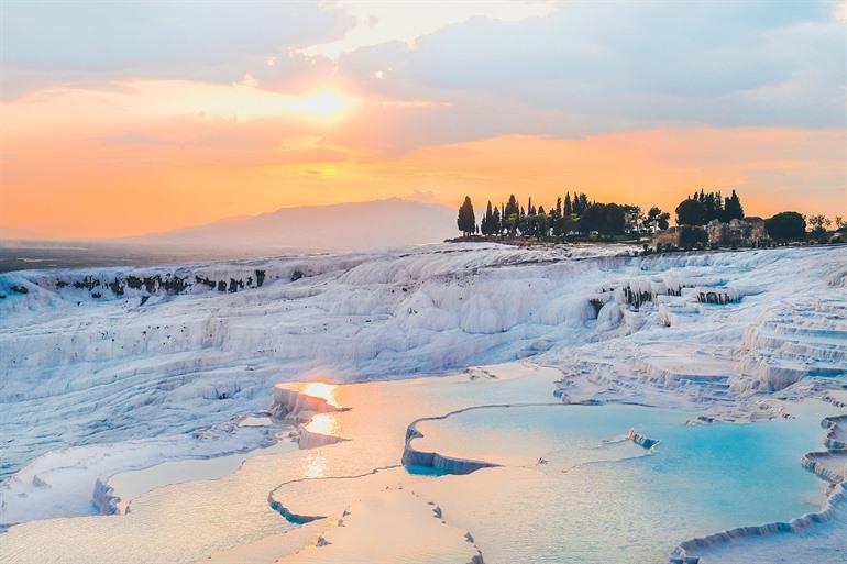 Mooie zonsondergang bij Pamukkale, Turkije