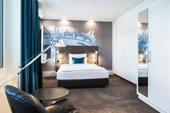 Motel One Basel (Bazel)