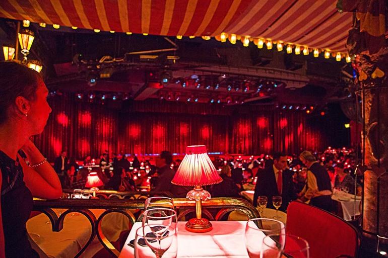 Moulin Rouge cabaret in Parijs