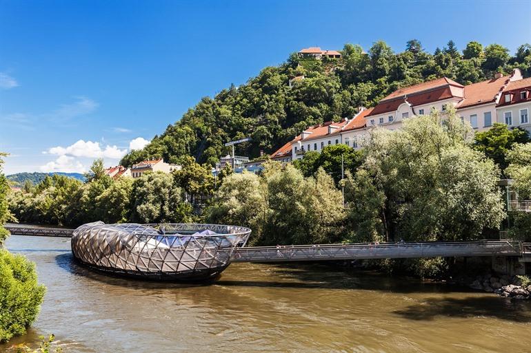 Murinsel, het eilandje in de Mur in Graz
