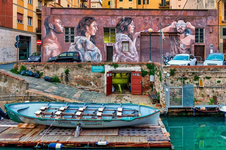 Muurschildering 'Fiori di Glicine' in Livorno