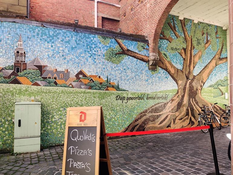 Muurschildering verborgen in de Muntstraat, Leuven